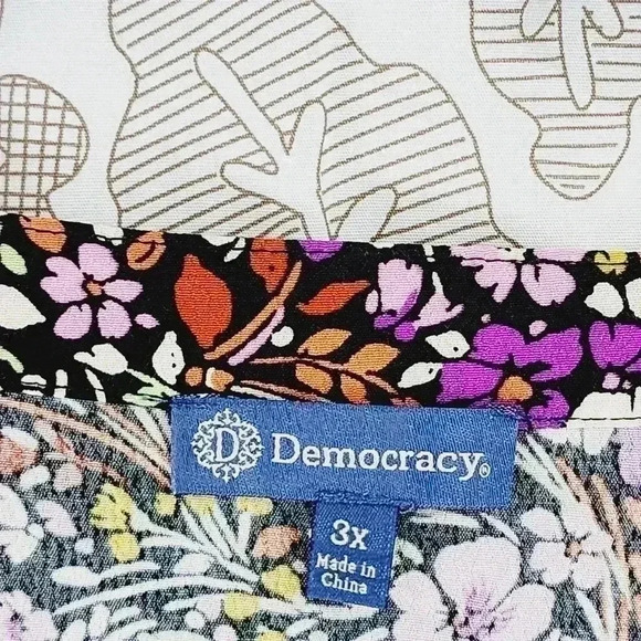 Democracy V neck Floral Ruffle Sleeve blouse 3X - Picture 5 of 7